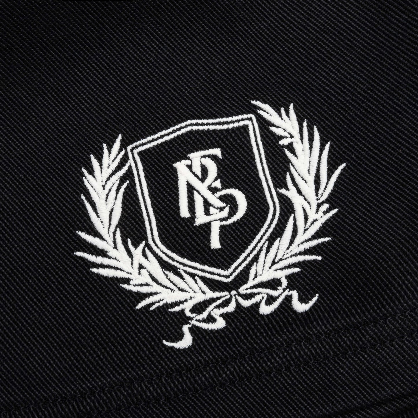 Crest Short Jet Black