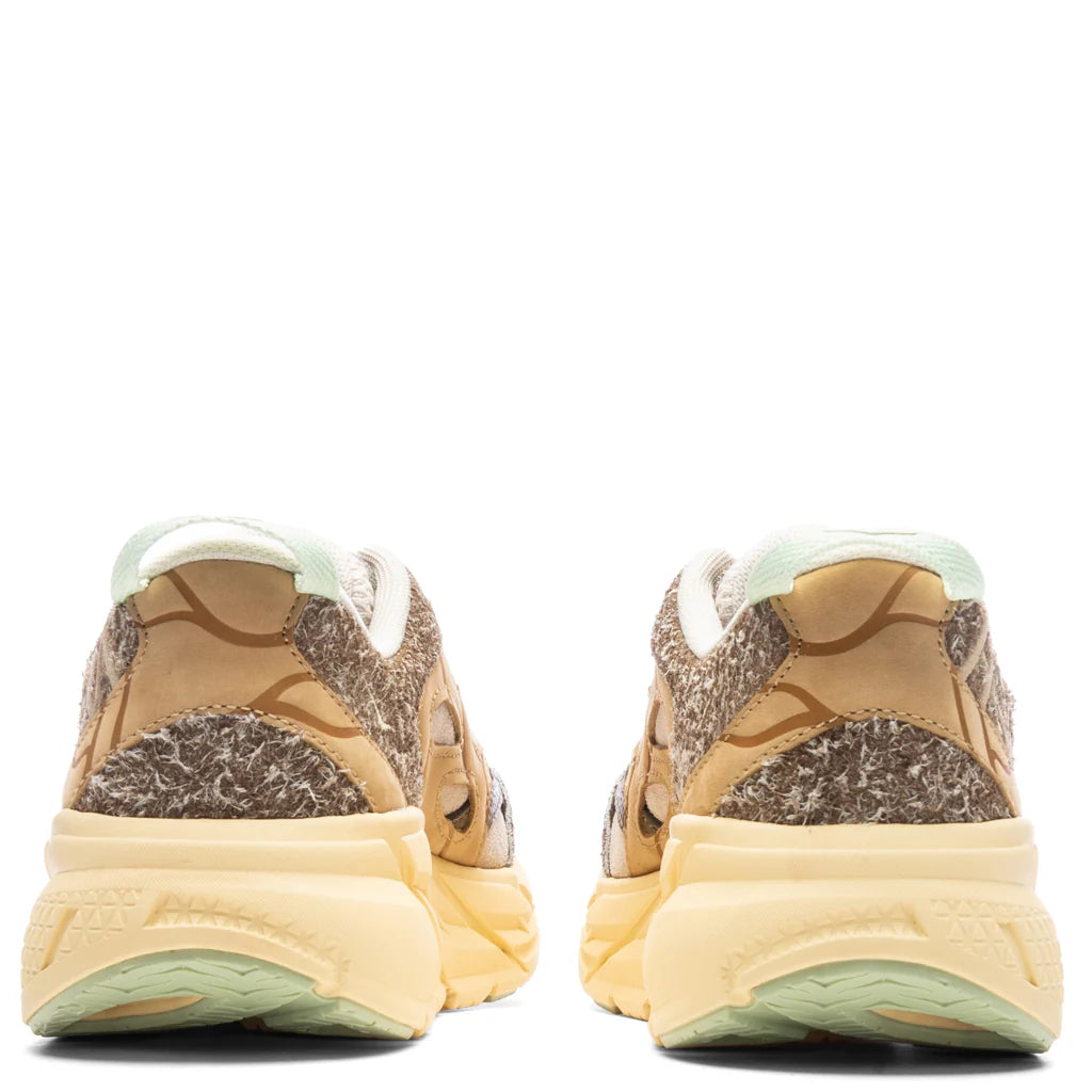 Clifton L Suede TP Oat Milk Pollen