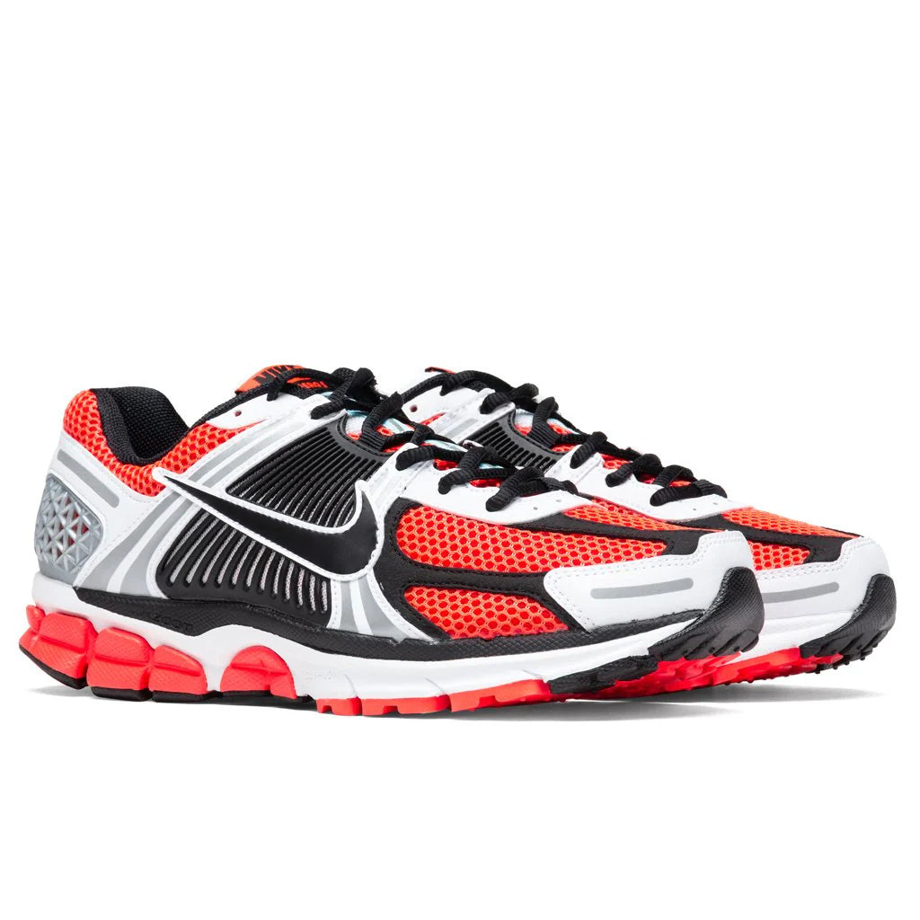Zoom Vomero 5 SE Bright Crimson Black