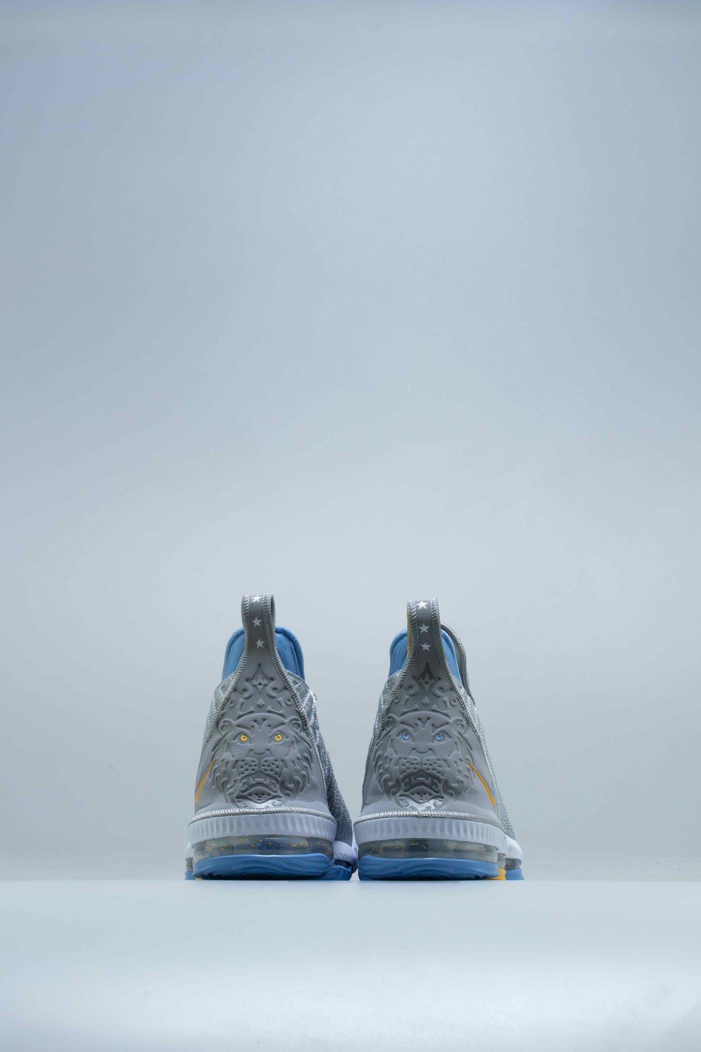 Lebron 16 Minneapolis Lakers Mens Shoe Wolf Grey White University Blue