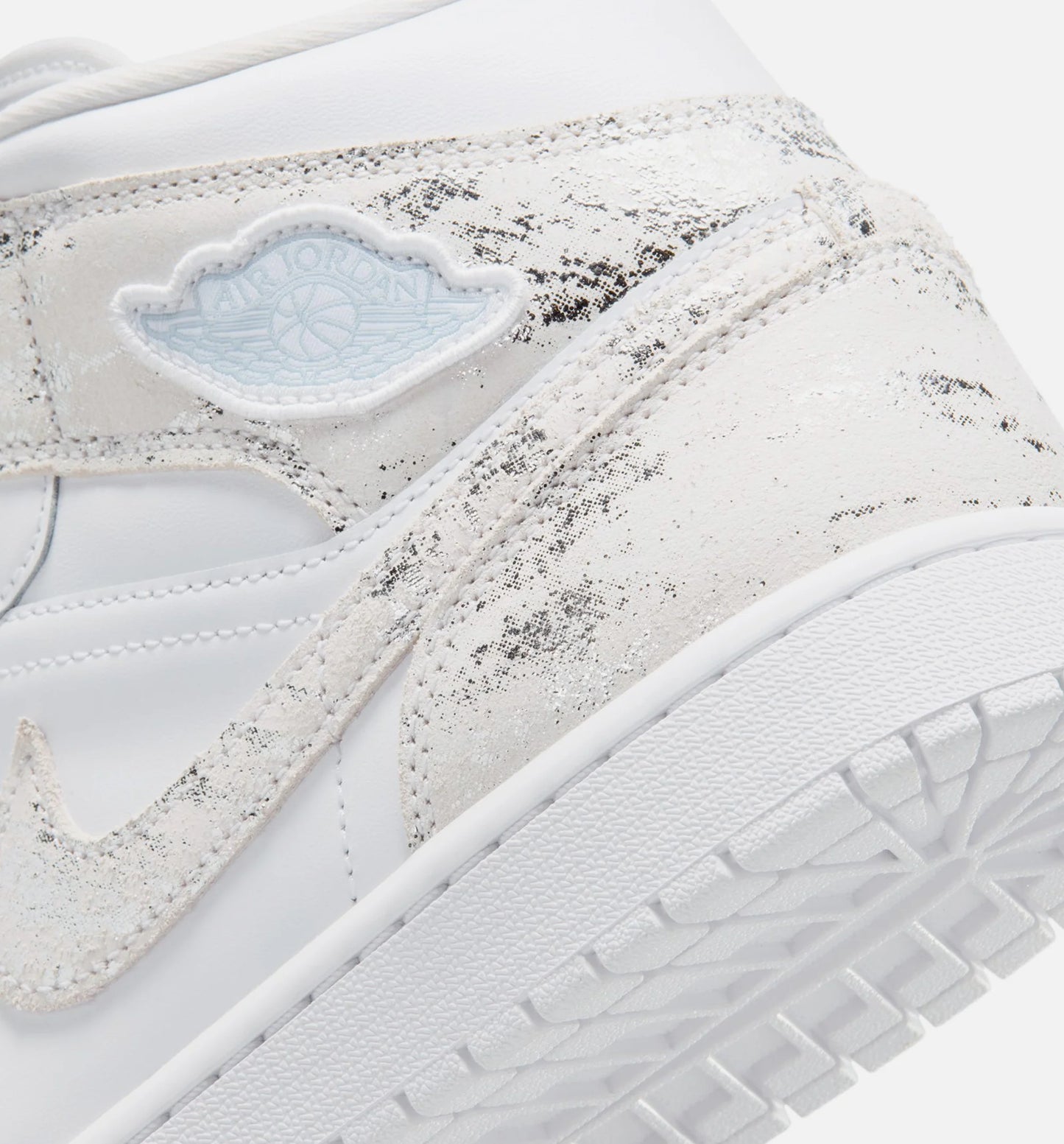 Air Jordan 1 Mid SE Mens Lifestyle Shoe White White White Field Silver